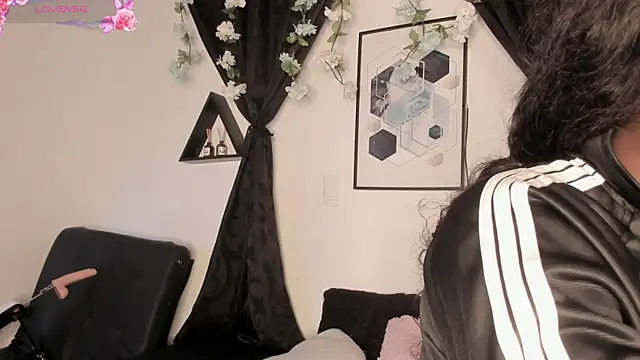 Snapshot of Khenta_Michells chatting on 04-29-26, 10:52 Khenta Michells online show from 04-29-26, 10:52