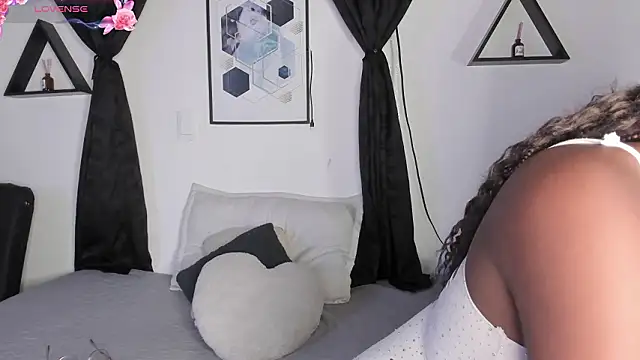 Khenta Michells online show from 03-12-26, 10:41