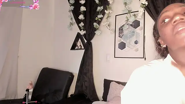 Snapshot of Khenta_Michells chatting on 04-30-26, 10:55 Khenta Michells online show from 04-30-26, 10:55
