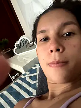Snapshot of Antonella_and_axel_ chatting on 09-15-25, 09:15 Antonella and axel  online show from 09-15-25, 09:15