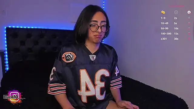 Snapshot of Skyler__blue4 chatting on 02-24-25, 12:20 Skyler  blue4 online show from 02-24-25, 12:20