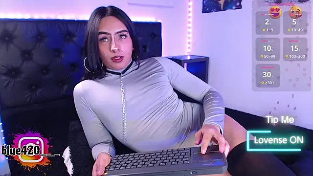 Skyler  blue4 online show from 11-12-25, 09:07