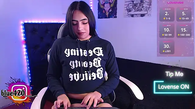 Skyler  blue4 online show from 11-13-25, 09:08