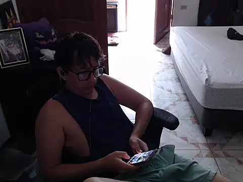 Snapshot of Pit_xxz chatting on 10-13-25, 05:58 Pit xxz online show from 10-13-25, 05:58