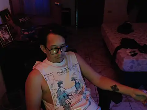 Snapshot of Pit_xxz chatting on 09-19-25, 04:05 Pit xxz online show from 09-19-25, 04:05