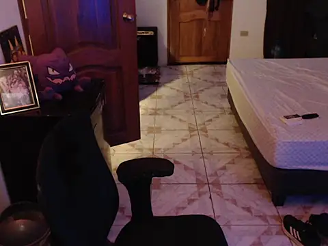 Snapshot of Pit_xxz chatting on 10-16-25, 04:43 Pit xxz online show from 10-16-25, 04:43