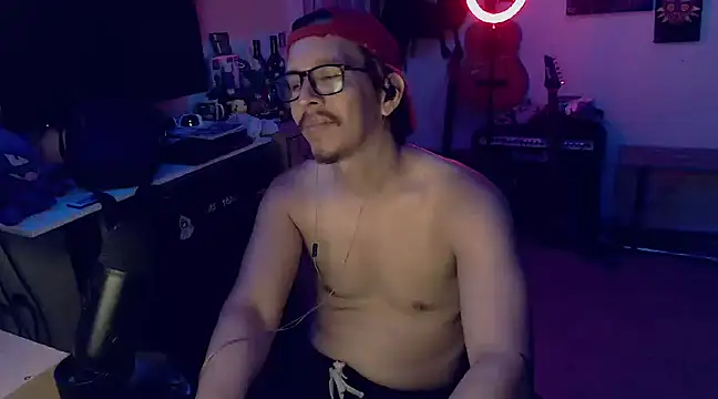 Snapshot of Pit_xxz chatting on 02-15-25, 05:41 Pit xxz online show from 02-15-25, 05:41