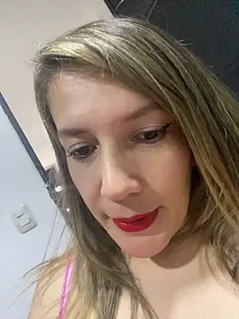 Snapshot of gwen_ashly chatting on 04-18-26, 09:59 gwen ashly online show from 04-18-26, 09:59