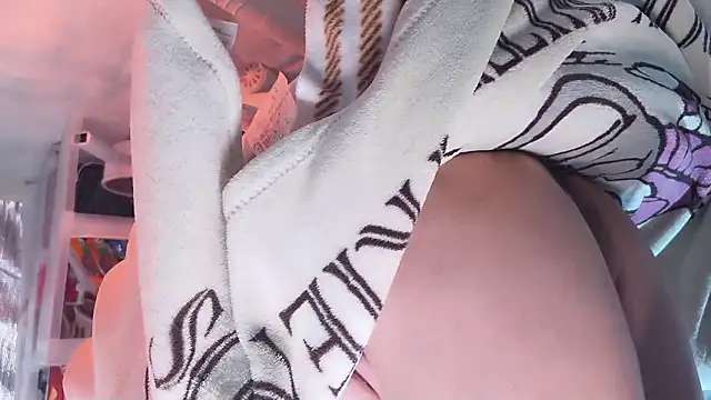 Im IVE LOVE online show from 02-12-26, 06:24