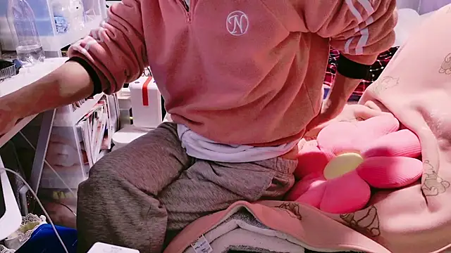 Snapshot of Im_IVE_LOVE chatting on 12-12-24, 02:11 Im IVE LOVE online show from 12-12-24, 02:11