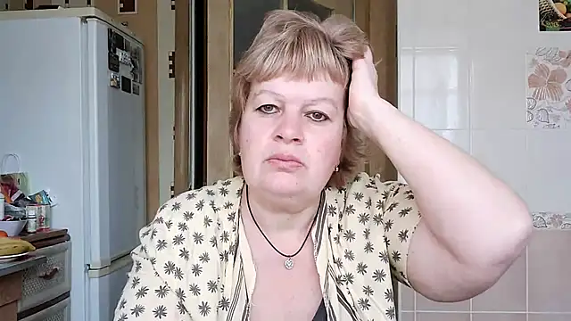 Snapshot of Ettie_Tonia chatting on 03-08-25, 10:11 Ettie Tonia online show from 03-08-25, 10:11