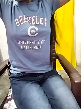 Snapshot of Cute-Ridhima chatting on 02-13-26, 03:39 Cute-Ridhima online show from 02-13-26, 03:39