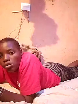 Snapshot of QUEEN-NAIMA chatting on 10-11-25, 04:30 QUEEN-NAIMA online show from 10-11-25, 04:30