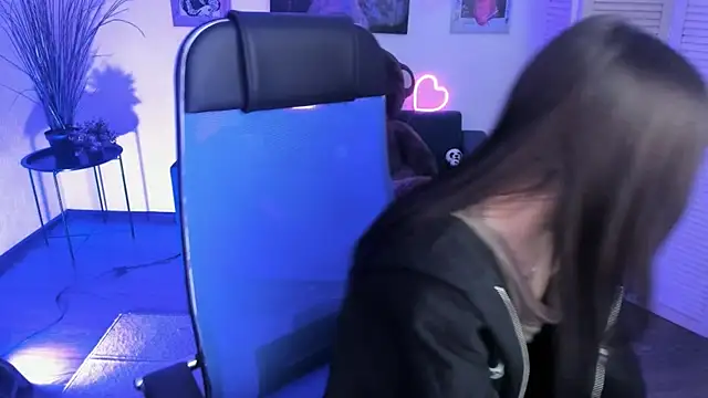 Elainebeness online show from 01-15-26, 01:31