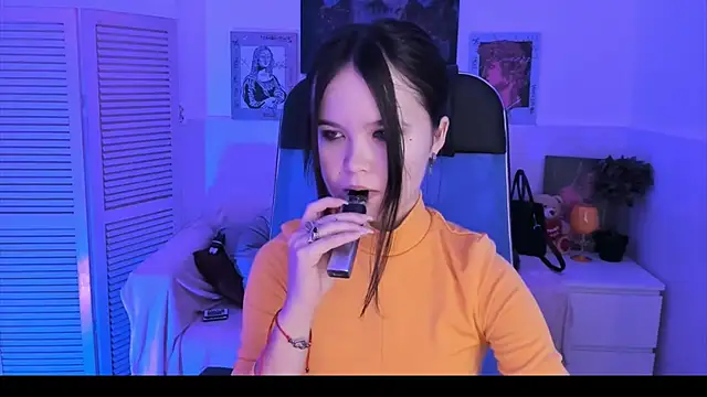 Elainebeness online show from 10-26-25, 07:14