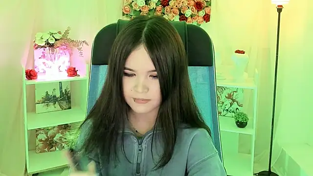 Elainebeness online show from 11-15-25, 10:25