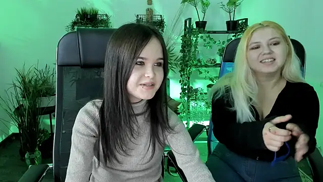 Elainebeness online show from 11-21-25, 08:30