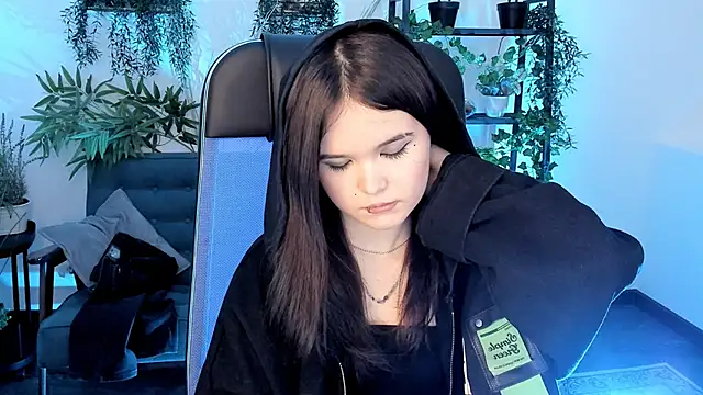 Elainebeness online show from 11-22-25, 09:46