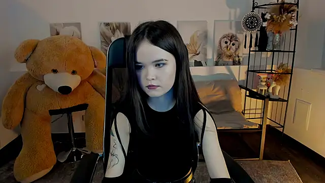 Elainebeness online show from 11-26-25, 05:35