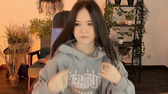 Elainebeness online show from 12-14-25, 10:26