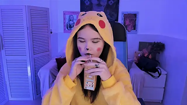 Elainebeness online show from 11-08-25, 08:01