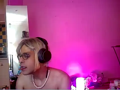 Snapshot of Soraya_Sissy_ chatting on 02-24-25, 04:16 Soraya Sissy online show from 02-24-25, 04:16