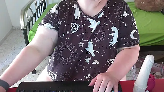 Maebi online show from 06-26-26, 02:34