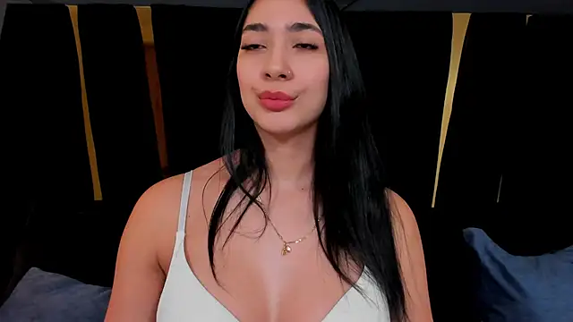 Snapshot of julieta_jewel chatting on 10-17-25, 01:13 julieta jewel online show from 10-17-25, 01:13