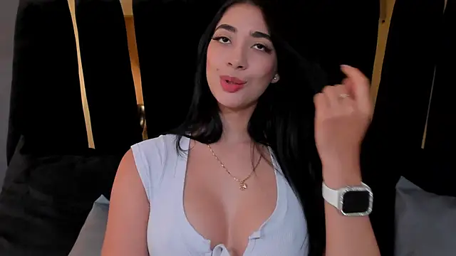 Snapshot of julieta_jewel chatting on 03-18-25, 12:39 julieta jewel online show from 03-18-25, 12:39