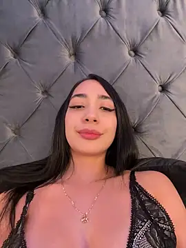 Snapshot of julieta_jewel chatting on 02-26-25, 05:00 julieta jewel online show from 02-26-25, 05:00