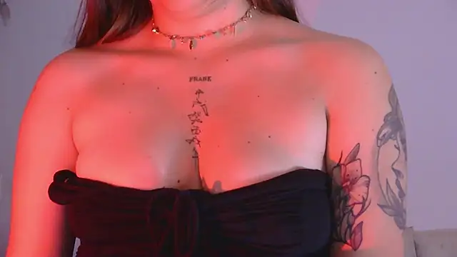 Snapshot of Miss_oliviaa chatting on 03-11-25, 02:40 Miss oliviaa online show from 03-11-25, 02:40