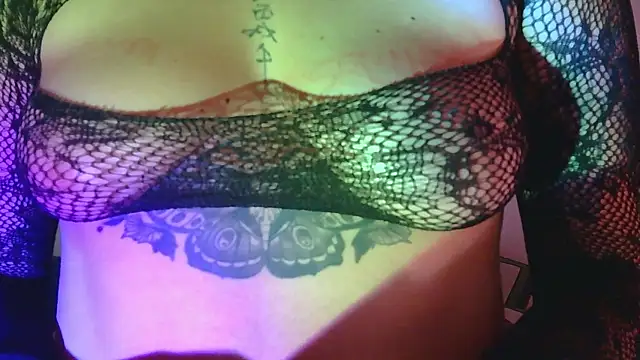 Snapshot of Miss_oliviaa chatting on 03-15-25, 12:15 Miss oliviaa online show from 03-15-25, 12:15