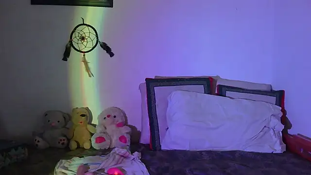 Snapshot of Miss_oliviaa chatting on 03-04-25, 10:49 Miss oliviaa online show from 03-04-25, 10:49