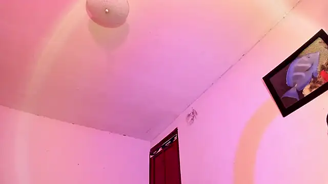 Snapshot of Miss_oliviaa chatting on 09-23-25, 04:58 Miss oliviaa online show from 09-23-25, 04:58