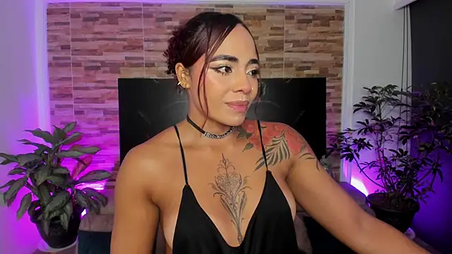 Snapshot of emilyfitness chatting on 06-10-26, 12:01 emilyfitness online show from 06-10-26, 12:01