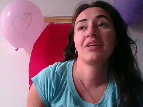 Snapshot of _karlie_kloss_ chatting on 02-17-25, 10:38 karlie kloss online show from 02-17-25, 10:38