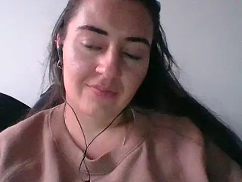 Snapshot of _karlie_kloss_ chatting on 02-13-25, 11:04 karlie kloss online show from 02-13-25, 11:04