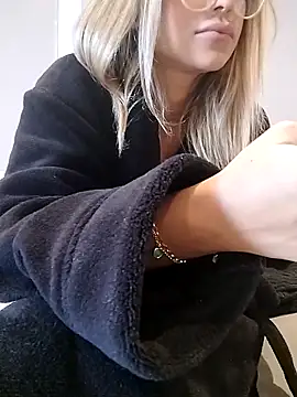 fofinhaa12 online show from 09-19-25, 01:37