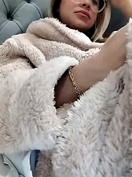 fofinhaa12 online show from 10-05-25, 01:24