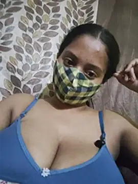 Snapshot of bigtitsqueen chatting on 06-01-26, 05:34 bigtitsqueen online show from 06-01-26, 05:34
