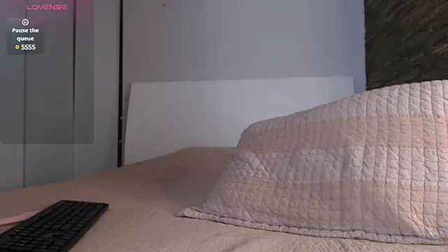 Snapshot of Aaron_Tate chatting on 02-15-25, 05:19 Aaron Tate online show from 02-15-25, 05:19