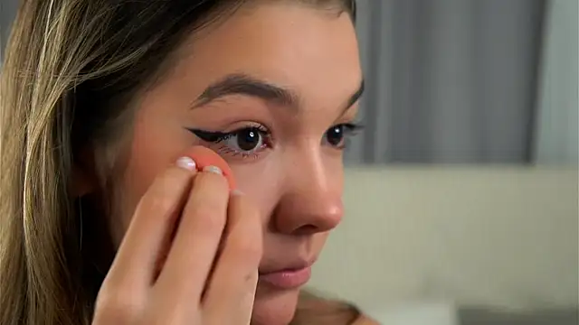 VeronaAppleberry online show from 09-13-25, 01:11