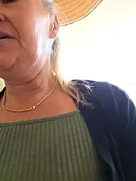 Snapshot of lisalustjouw chatting on 09-22-25, 12:22 lisalustjouw online show from 09-22-25, 12:22