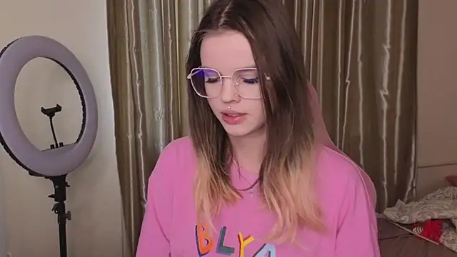 HanaMitsuri online show from 04-08-26, 11:22