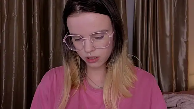 HanaMitsuri online show from 12-21-25, 03:57