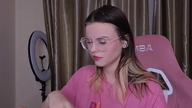 HanaMitsuri online show from 03-18-26, 04:52