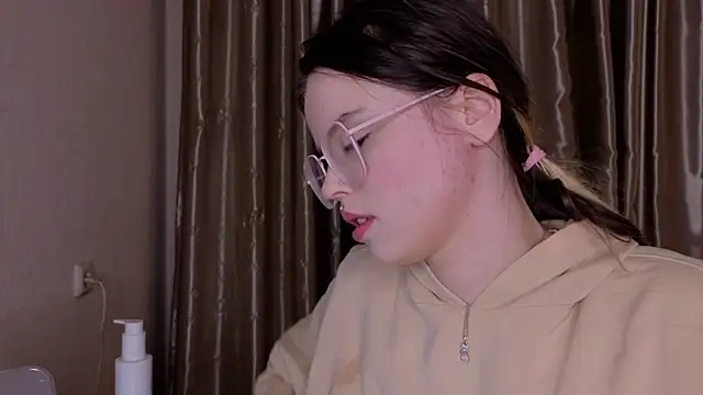 HanaMitsuri online show from 12-18-25, 06:07