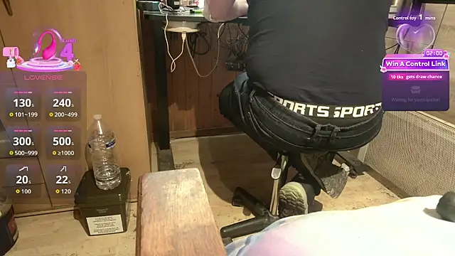 Snapshot of misteryman1956 chatting on 04-10-26, 06:31 misteryman1956 online show from 04-10-26, 06:31