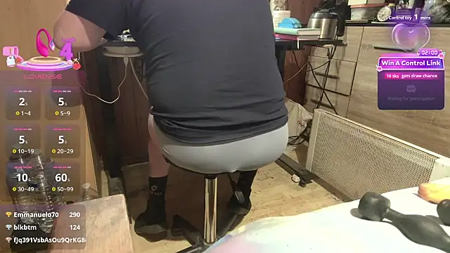 Snapshot of misteryman1956 chatting on 04-10-26, 06:37 misteryman1956 online show from 04-10-26, 06:37