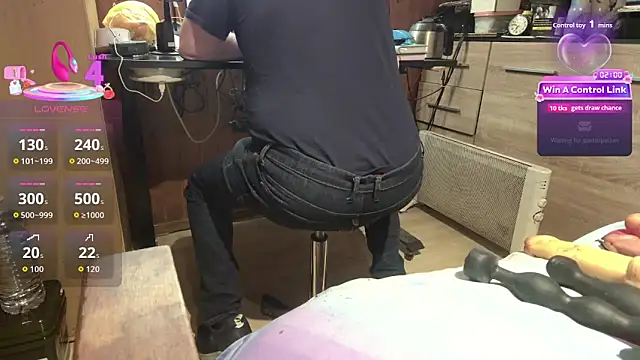 Snapshot of misteryman1956 chatting on 04-17-26, 04:48 misteryman1956 online show from 04-17-26, 04:48